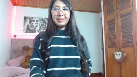 Snapshot of tiffany_beauty18 chatting on 10/10/25, 01:43 Tifanny online show from 10/10/25, 01:43