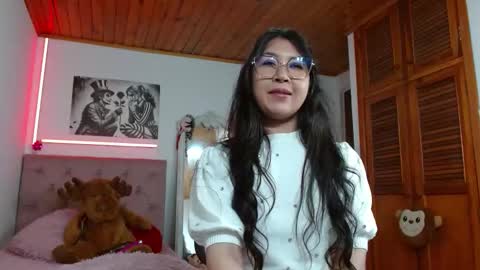 Snapshot of tiffany_beauty18 chatting on 10/25/25, 05:04 Tifanny online show from 10/25/25, 05:04