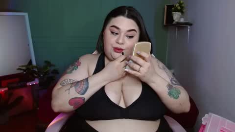 Snapshot of tiffany_laurens chatting on 12/29/24, 06:56 dont forget ask for custom vids online show from 12/29/24, 06:56