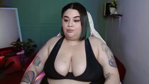 Snapshot of tiffany_laurens chatting on 12/29/24, 10:01 dont forget ask for custom vids online show from 12/29/24, 10:01