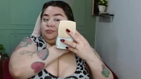 Snapshot of tiffany_laurens chatting on 01/06/25, 06:58 dont forget ask for custom vids online show from 01/06/25, 06:58