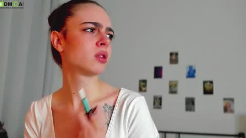 Snapshot of tiffany_loong chatting on 11/19/25, 10:32 tiffany online show from 11/19/25, 10:32