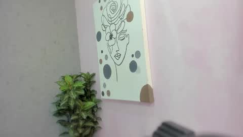 tiffany_mendez online show from 11/19/25, 12:05