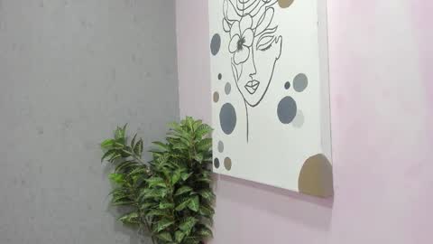 tiffany_mendez online show from 12/18/25, 12:00