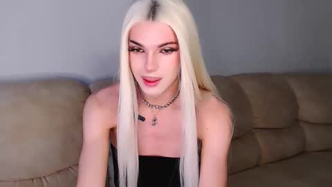 Snapshot of tiffany_smitch chatting on 10/04/25, 02:42 Tif online show from 10/04/25, 02:42