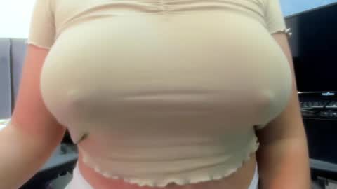 Snapshot of tiffany_teressa chatting on 01/04/25, 08:16 tiffany theressa online show from 01/04/25, 08:16