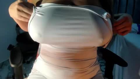 Snapshot of tiffany_teressa chatting on 01/19/25, 04:57 tiffany theressa online show from 01/19/25, 04:57