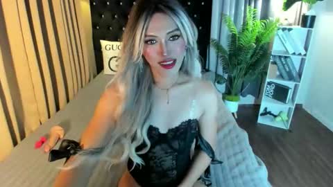 Snapshot of tiffany_welson chatting on 09/12/25, 12:00 tiffany online show from 09/12/25, 12:00