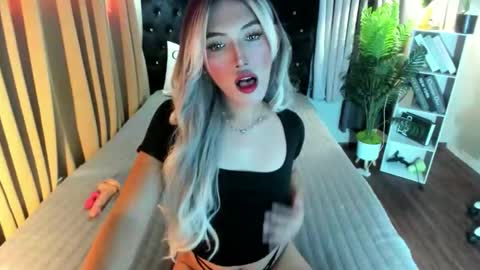 Snapshot of tiffany_welson chatting on 09/29/25, 11:53 tiffany online show from 09/29/25, 11:53