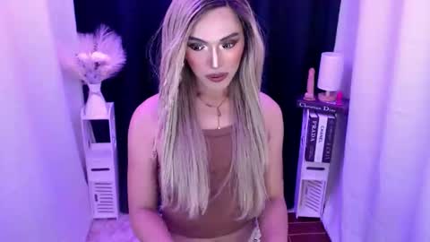 Snapshot of tiffany_welson chatting on 11/15/25, 04:43 tiffany online show from 11/15/25, 04:43