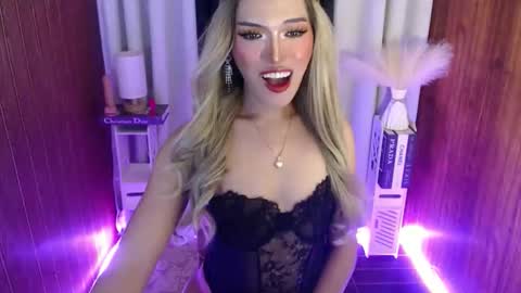 Snapshot of tiffany_welson chatting on 12/13/25, 07:53 tiffany online show from 12/13/25, 07:53