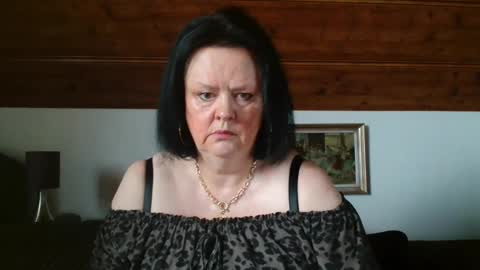 Snapshot of tiffanymature chatting on 10/27/25, 08:18 TiffanyMature online show from 10/27/25, 08:18