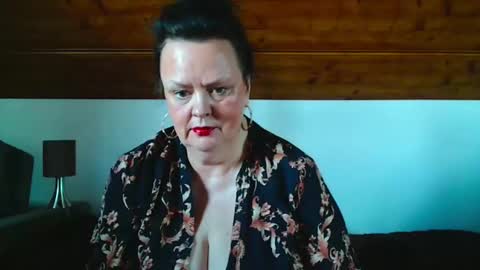 Snapshot of tiffanymature chatting on 11/21/25, 10:47 TiffanyMature online show from 11/21/25, 10:47