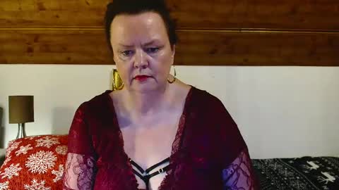 Snapshot of tiffanymature chatting on 11/26/25, 10:00 TiffanyMature online show from 11/26/25, 10:00