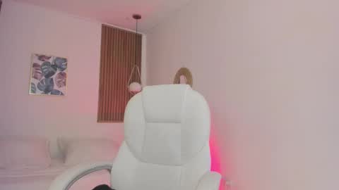 Tiffany online show from 11/24/25, 11:21