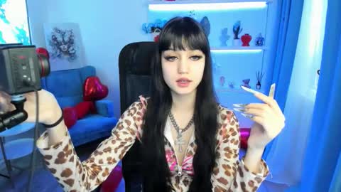 tiffanyyoun online show from 02/10/26, 11:14