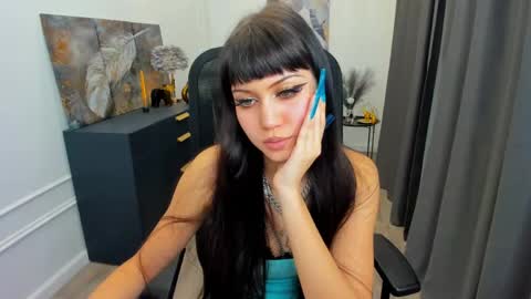 tiffanyyoun online show from 04/17/26, 12:19