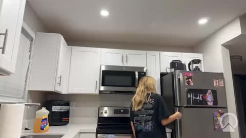 Tiffstreatsxoxo online show from 10/10/25, 11:42