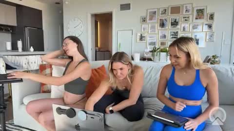 Tiffstreatsxoxo online show from 10/23/25, 07:12