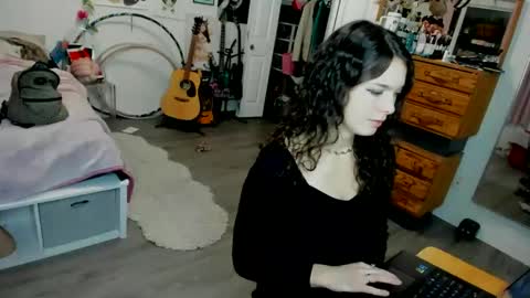 Snapshot of tiggerrosey chatting on 01/11/25, 02:30 All my Links online show from 01/11/25, 02:30