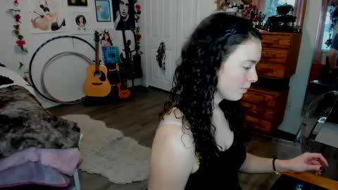 Snapshot of tiggerrosey chatting on 02/21/25, 10:59 All my Links online show from 02/21/25, 10:59