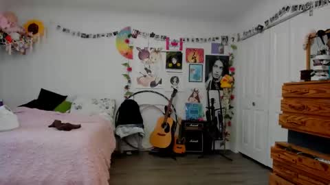 Snapshot of tiggerrosey chatting on 09/15/25, 07:36 All my Links online show from 09/15/25, 07:36