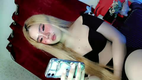 Snapshot of tight_elliana chatting on 06/19/26, 11:25 tight_elliana online show from 06/19/26, 11:25