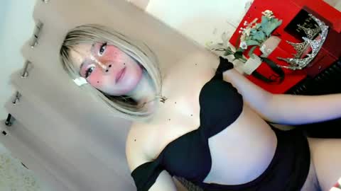 Snapshot of tight_elliana chatting on 06/25/26, 06:51 tight_elliana online show from 06/25/26, 06:51