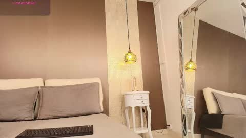 T I F F A N Y online show from 09/11/25, 07:58