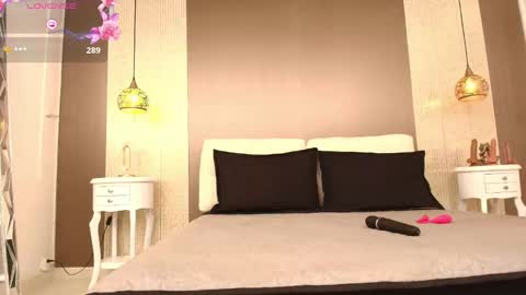 T I F F A N Y online show from 09/13/25, 07:24