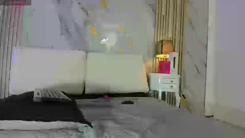 T I F F A N Y online show from 03/12/26, 08:04