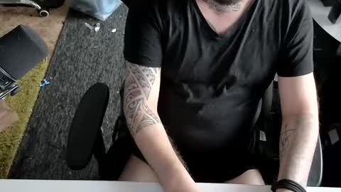 tiiimo94 online show from 10/08/25, 07:17