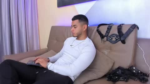 Snapshot of tiler_price chatting on 02/21/25, 07:21 Tyler online show from 02/21/25, 07:21