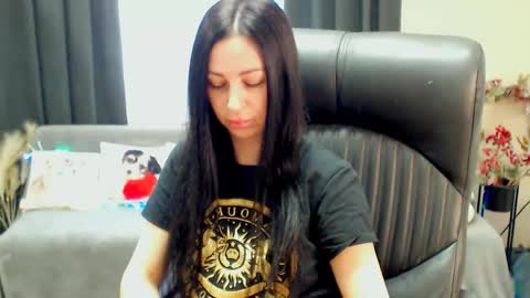 Luisa online show from 05/15/26, 07:48