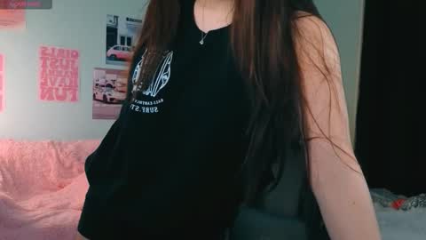 Snapshot of timewithout chatting on 01/07/26, 07:38 Mia online show from 01/07/26, 07:38