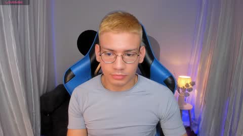 Snapshot of timothy_jones1 chatting on 12/12/24, 10:45 timi jones online show from 12/12/24, 10:45