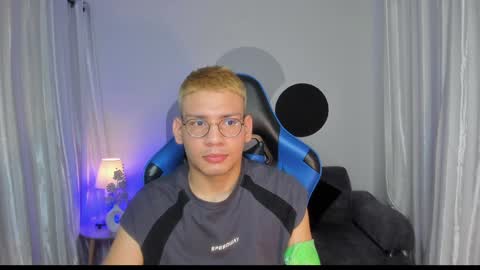 Snapshot of timothy_jones1 chatting on 12/17/24, 10:44 timi jones online show from 12/17/24, 10:44