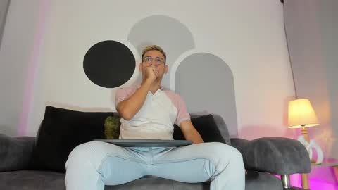 Snapshot of timothy_jones1 chatting on 01/09/25, 08:44 timi jones online show from 01/09/25, 08:44