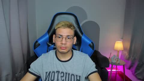 Snapshot of timothy_jones1 chatting on 01/11/25, 01:53 timi jones online show from 01/11/25, 01:53