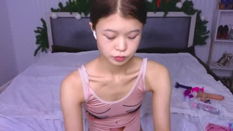 tina__kim online show from 01/08/25, 10:59