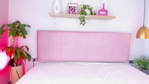 Snapshot of tinacurly chatting on 10/31/25, 11:55 Tina online show from 10/31/25, 11:55