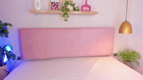 Snapshot of tinacurly chatting on 11/04/25, 11:31 Tina online show from 11/04/25, 11:31