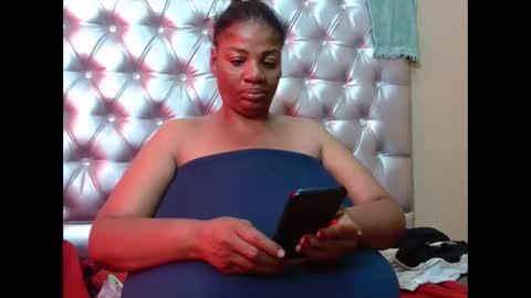 Snapshot of tinagiant chatting on 09/11/25, 10:26 tinagiant online show from 09/11/25, 10:26