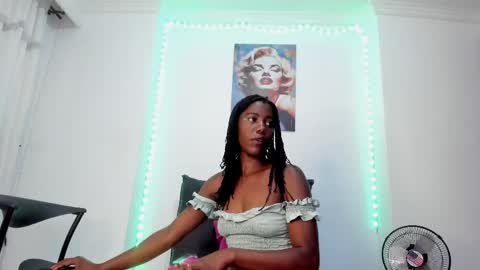 Snapshot of tinas_smith chatting on 05/19/26, 01:17 tinas_smith online show from 05/19/26, 01:17