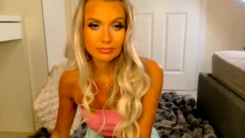 Snapshot of tinkerbell822 chatting on 06/15/26, 07:43 tinkerbell822 online show from 06/15/26, 07:43