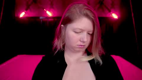 TinkerrBelll online show from 10/01/25, 07:20