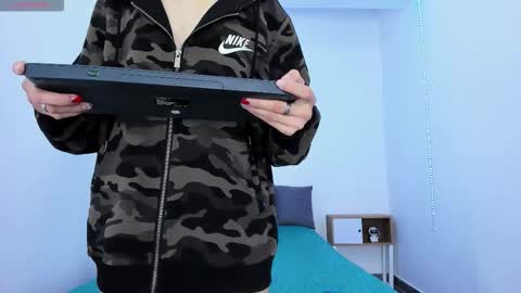 Snapshot of tinny_and_candy chatting on 09/18/25, 10:06 TINNY AND CANDY online show from 09/18/25, 10:06