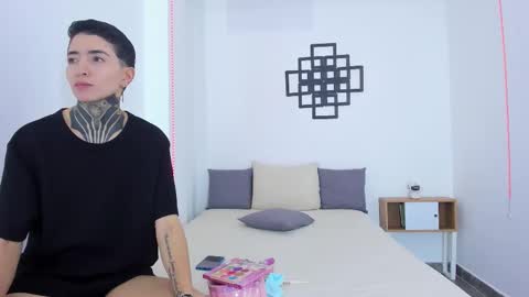 Snapshot of tinny_and_candy chatting on 10/11/25, 12:15 TINNY AND CANDY online show from 10/11/25, 12:15