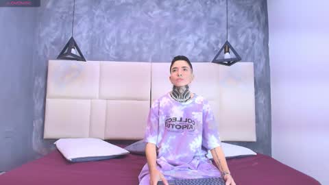 Snapshot of tinny_and_candy chatting on 10/17/25, 12:19 TINNY AND CANDY online show from 10/17/25, 12:19