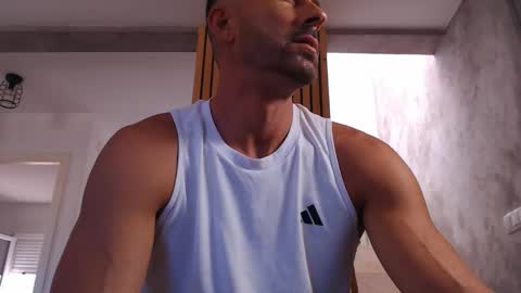 Snapshot of tinoclandestino chatting on 09/14/25, 08:24 tinoclandestino online show from 09/14/25, 08:24